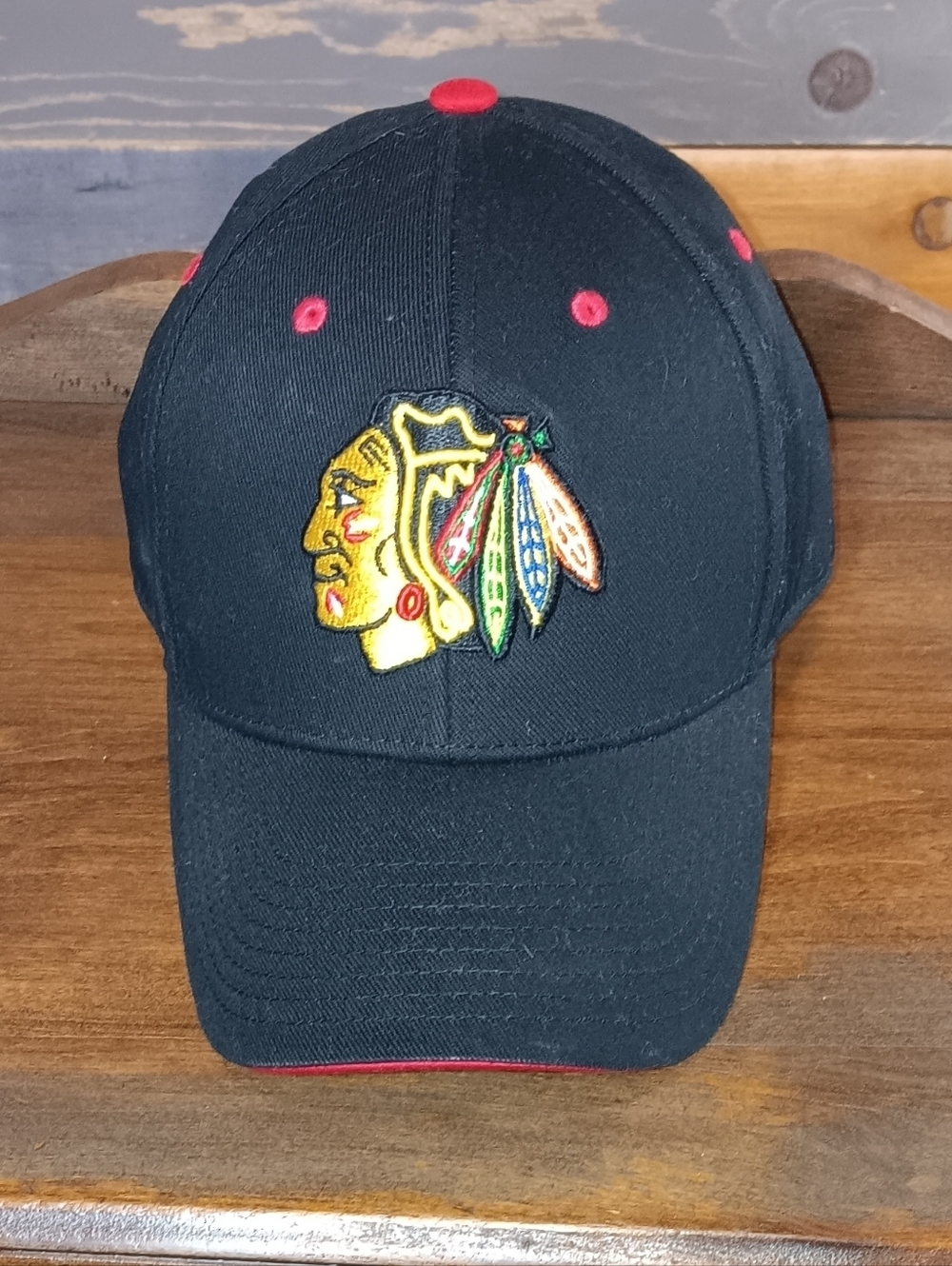 Blackhawks Fan Favorite Hat NWT OS